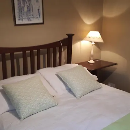 Helensville House * ويستبورت