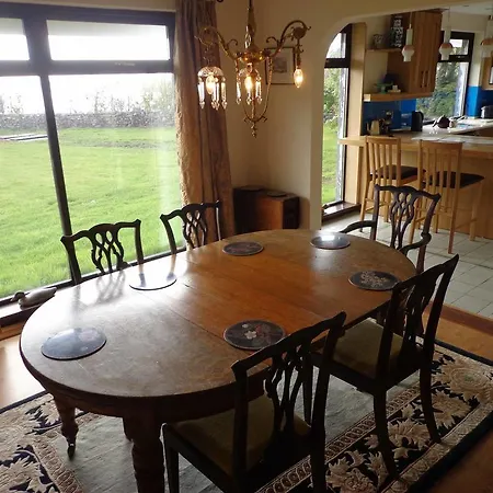 بيت للعطل Helensville House